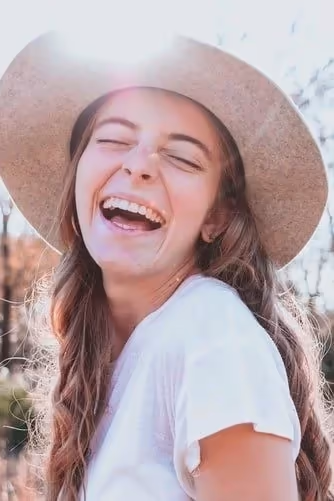 Aparat stały estetyczny czy aparat ortodontyczny Invisalign